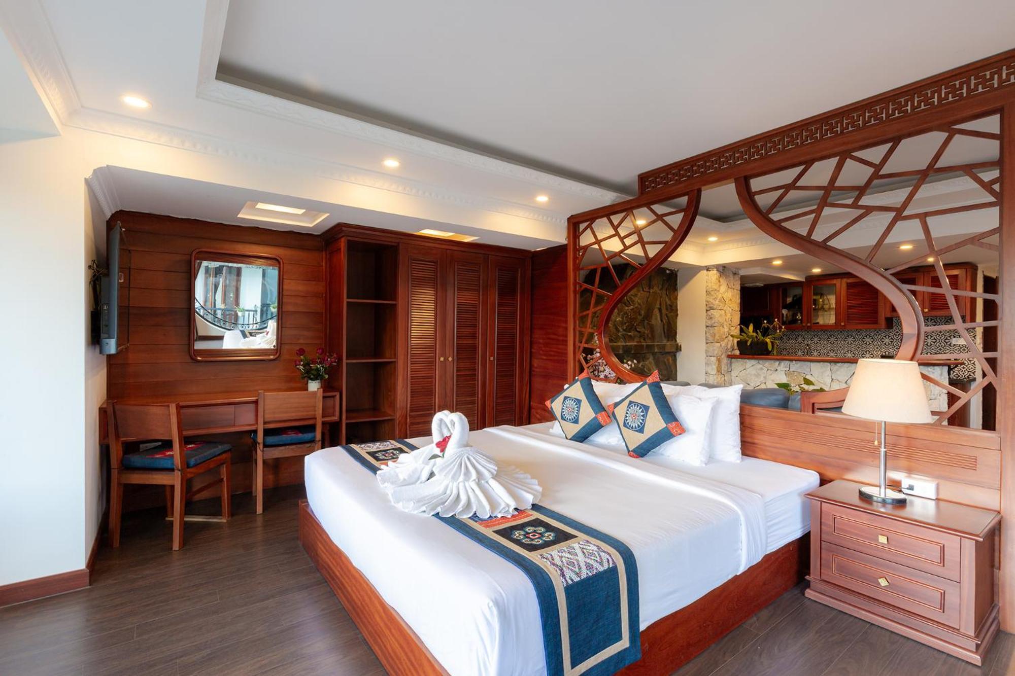 Classic One-Bedroom Apartment King Bed